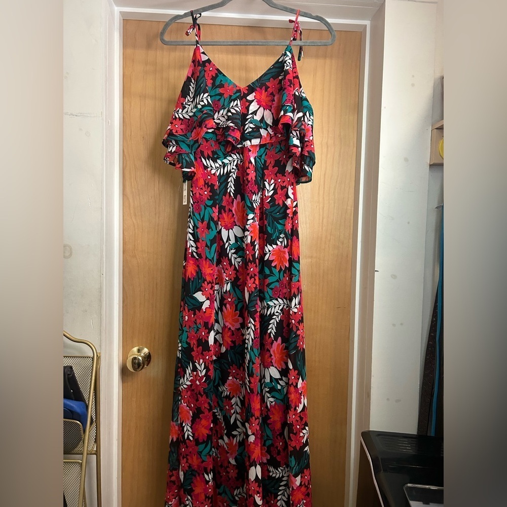 NWT! Calvin Klein Floral Flowy Maxi Dress Spaghetti Straps - size 8 - MSRP $149! - Picture 2 of 5